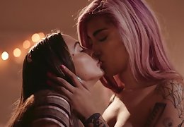 Late pessimistic pussy licking between Abigail Mac and Ashlee Juliet